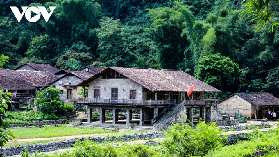 Discover unique Khuoi Ky stone village in Cao Bang